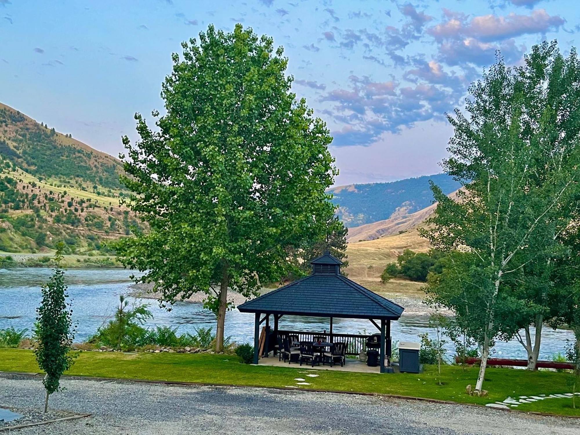 Steelhead Lodge Lucile Buitenkant foto