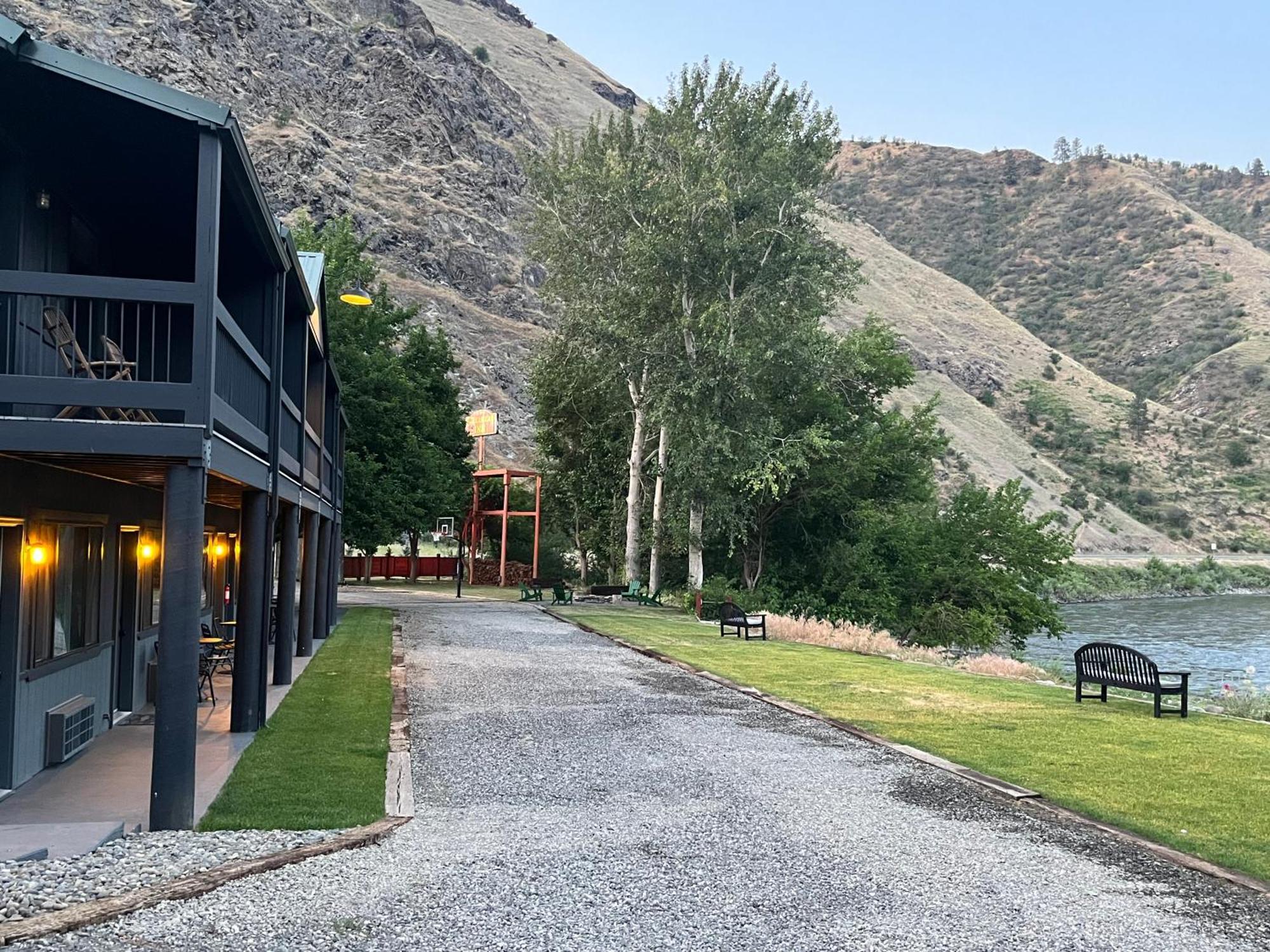 Steelhead Lodge Lucile Buitenkant foto
